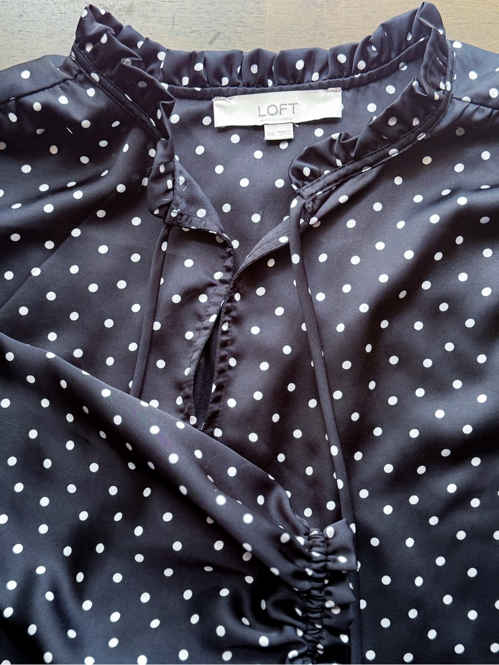 LOFT Black & White Polka Dot Ruffle Neck Blouse XXL Business Office Satin EUC - Picture 4 of 8